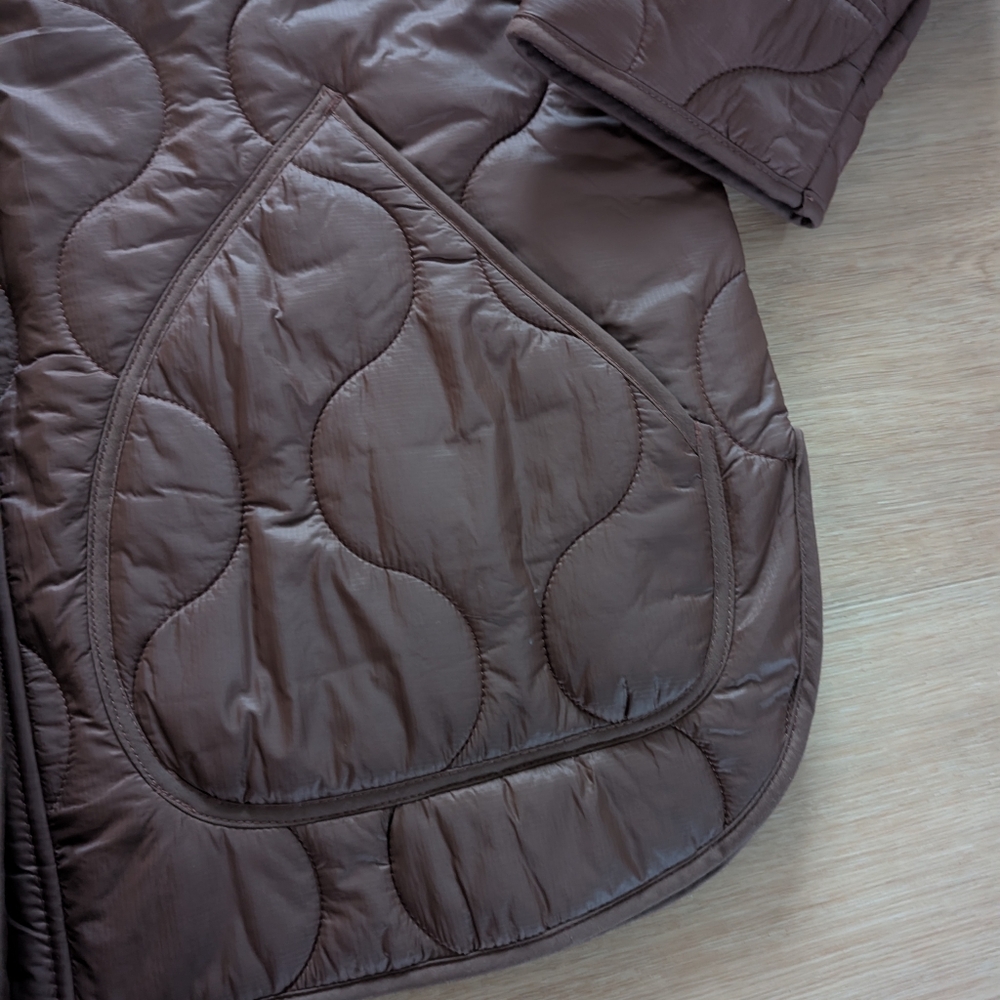 NWT Abercrombie Oversized Quilted Brown Puffer Button Up Jacket Size Medium - Picture 4 of 9